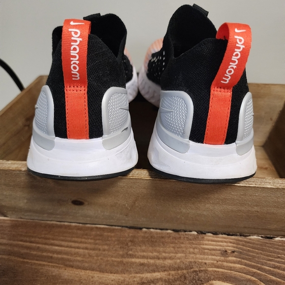 Nike React Phantom shoes - Picture 3 of 8